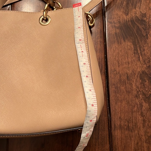 Michael Kors Satchel Bag Excellent Condition w/center zip compartment & dust bag - Picture 8 of 10
